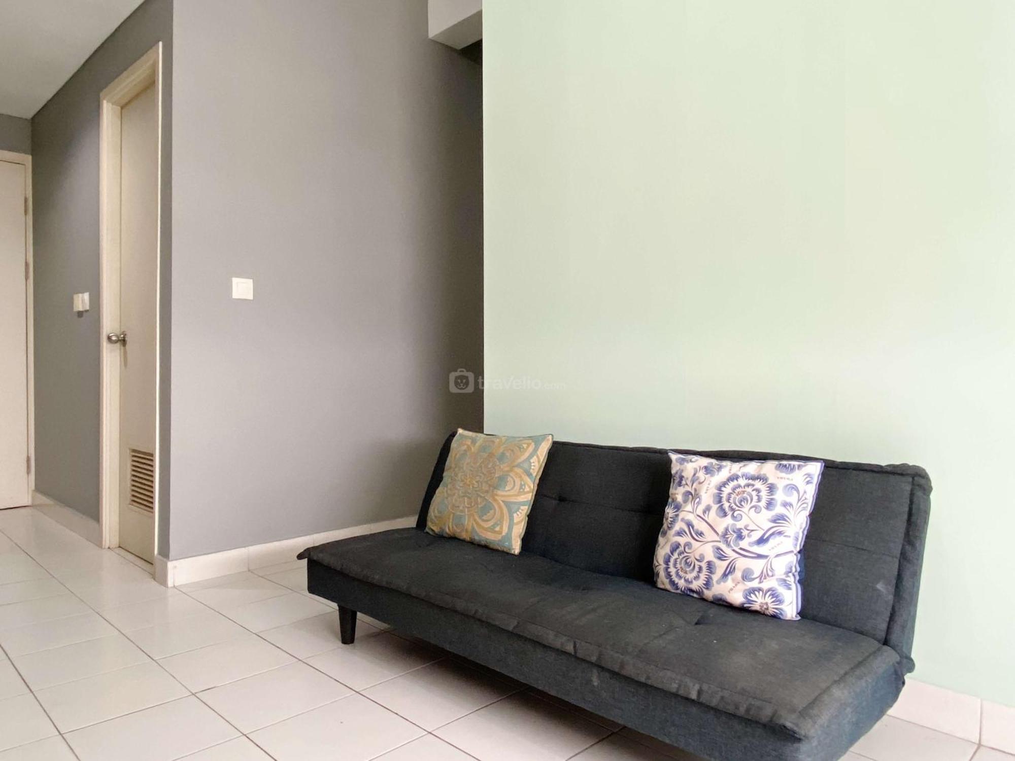 Modern And 2br At Patraland Urbano By Travelio * Bekasi