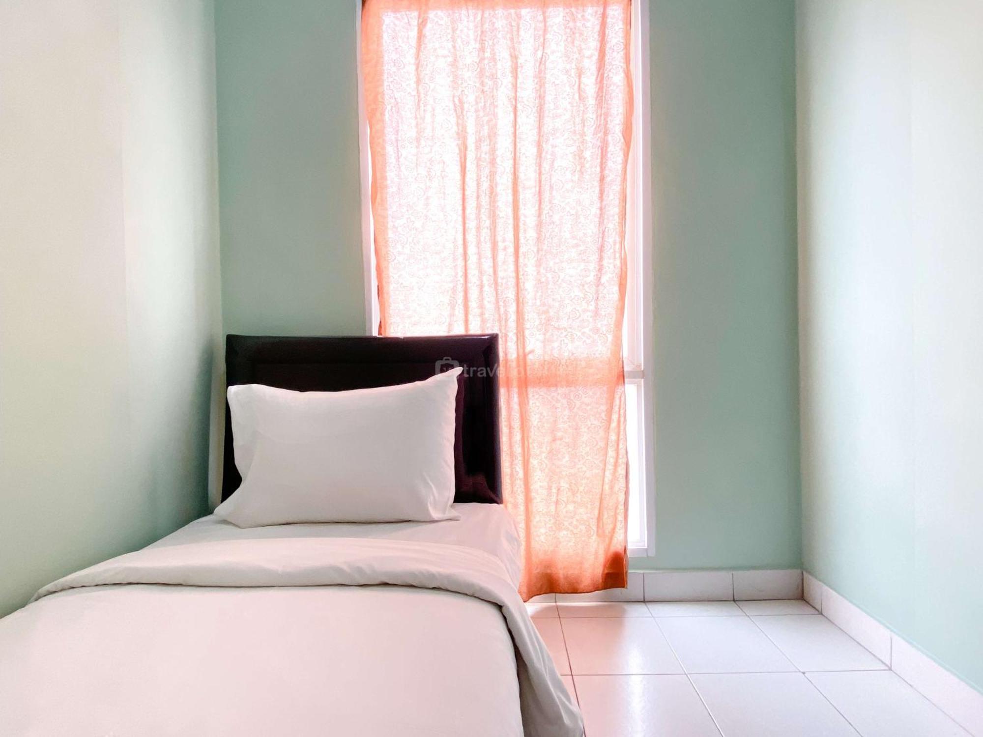 Modern And 2br At Patraland Urbano By Travelio * Bekasi