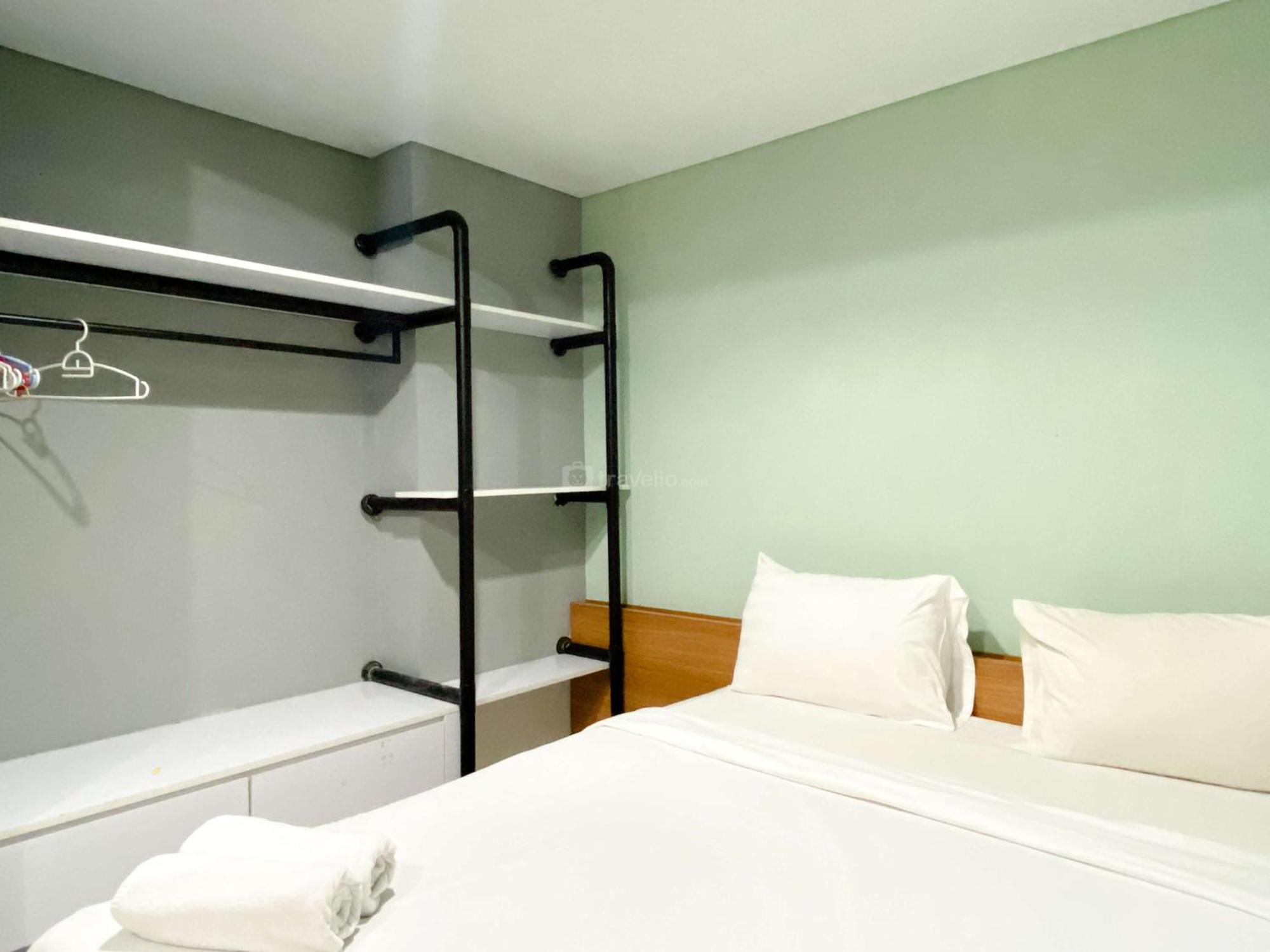 Modern And 2br At Patraland Urbano By Travelio Apartemen Bekasi
