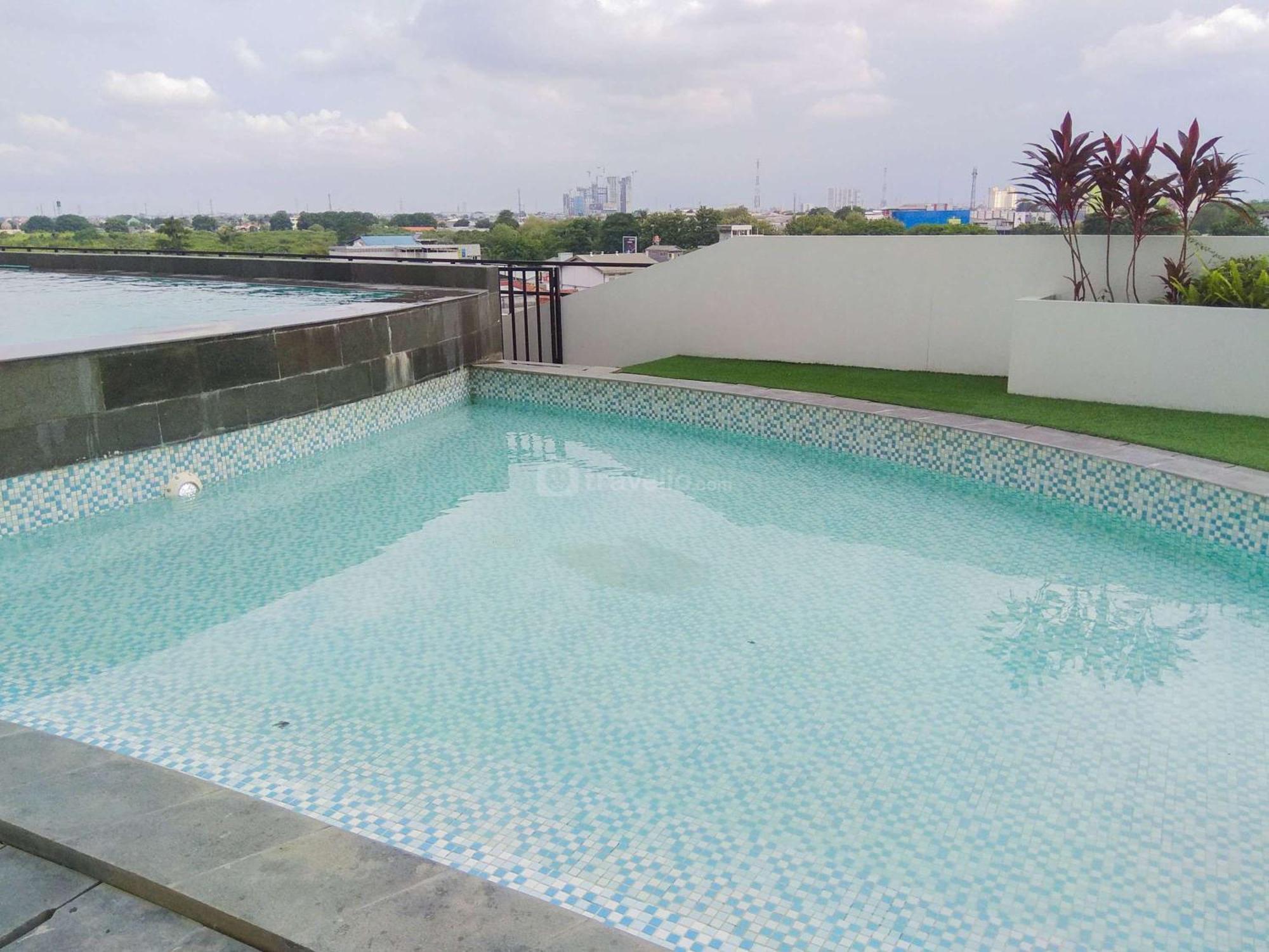 Modern And 2br At Patraland Urbano By Travelio * Bekasi